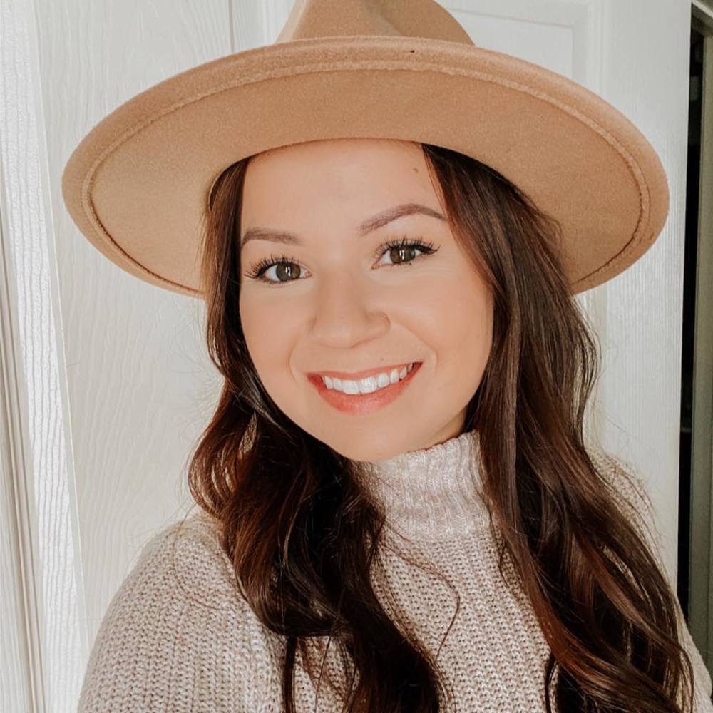 Meet your Posher, Laura